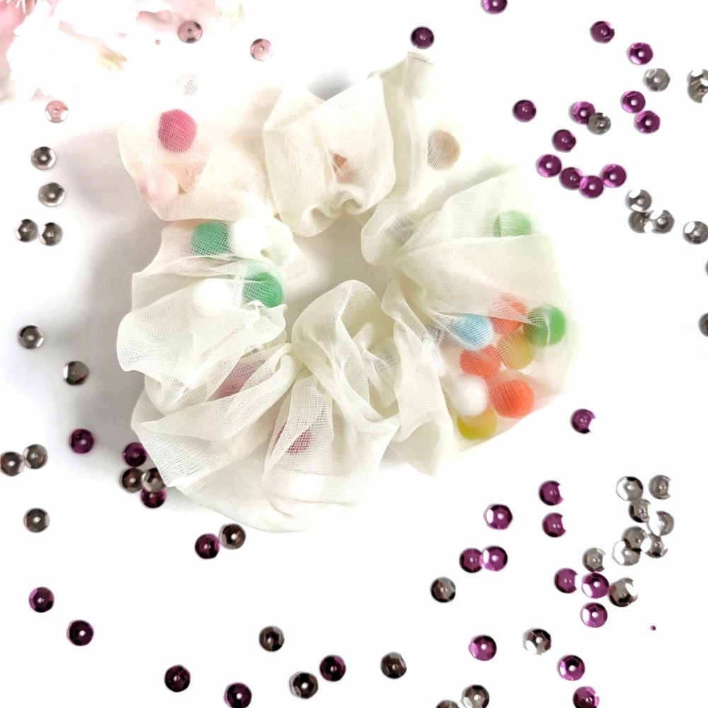 White, Pom Pom Scrunchie